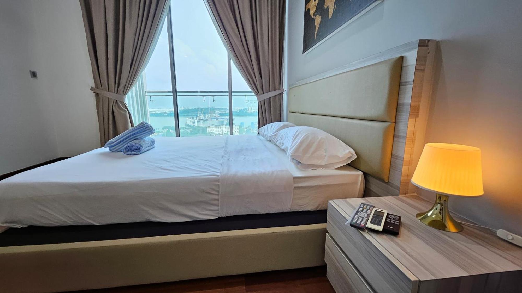Paragon Suites Studios With Private Jacuzzi Near Ciq Rts Johor Bahru Exterior foto